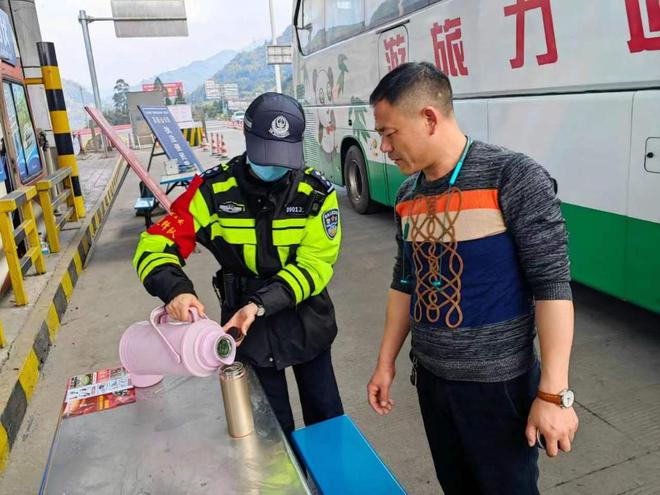 凯发AG：交答卷！四川公安全力守护“五一”假期平安(图7)