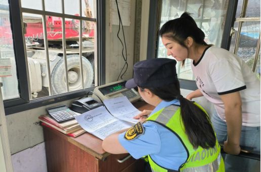 凯发AG：孝南：全力为大件运输保驾护航(图1)