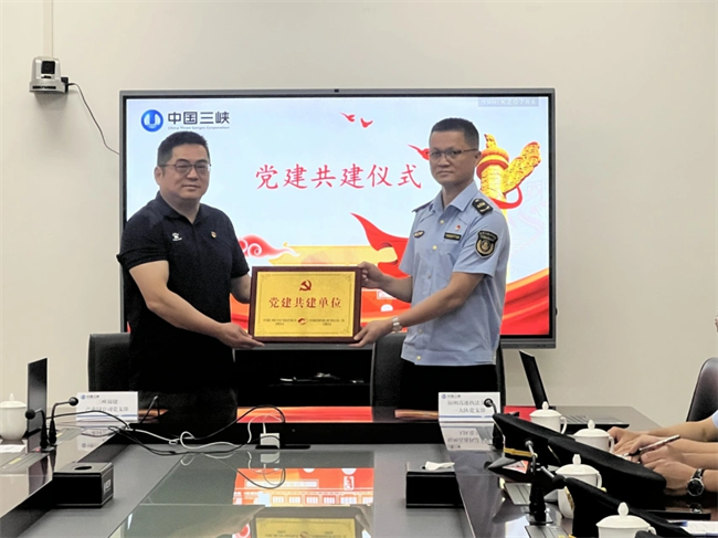 AG凯发网站：福州高速执法：共筑党建桥梁护航大件运输(图1)