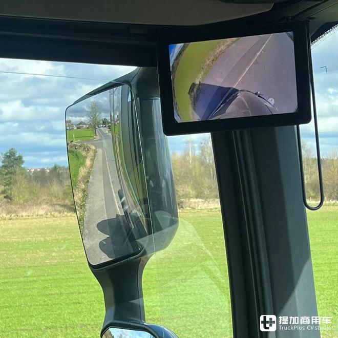 凯发AG：国内见不到达夫大件运输车战力如何？实拍达夫XG8x4大件牵引车告诉你(图12)