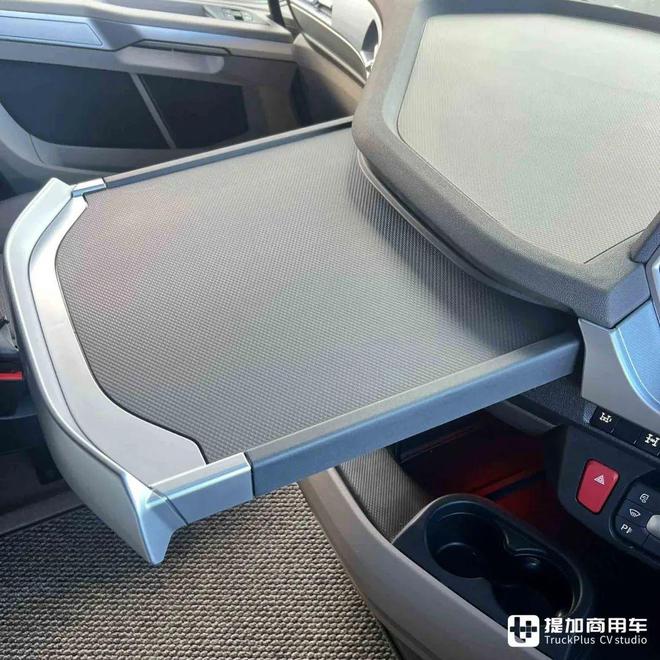 凯发AG：国内见不到达夫大件运输车战力如何？实拍达夫XG8x4大件牵引车告诉你(图21)