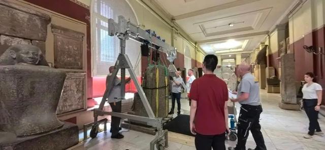 凯发AG平台：“埃及法老”来上海了！788件古埃及文物开箱布展中(图5)
