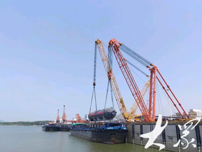 凯发国际：特殊大件顺利抵达泰安港泰安首次实现海河陆联运新突破(图2)