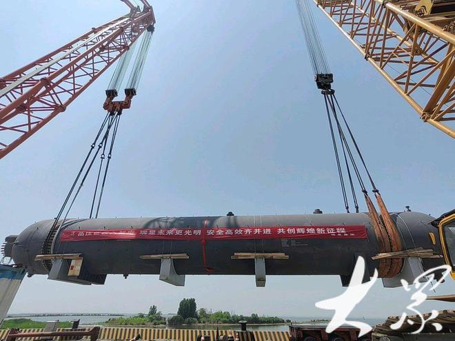 凯发国际：特殊大件顺利抵达泰安港泰安首次实现海河陆联运新突破(图1)