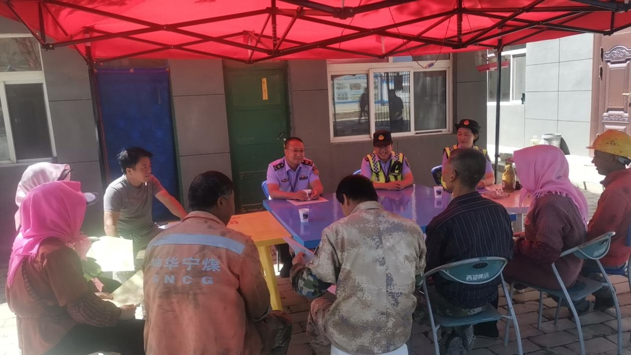 凯发国际：固原分局执法现场支起“微课堂”推动监管质效提升(图1)