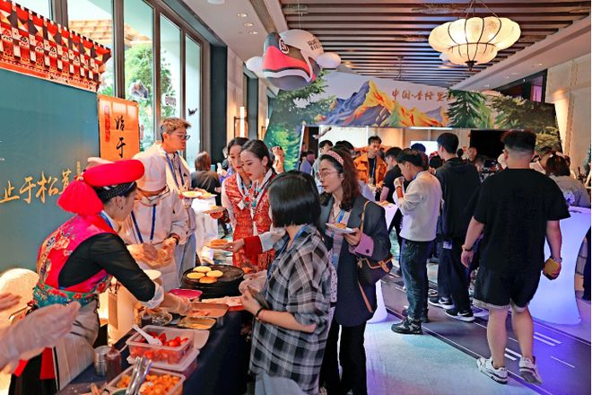 凯发国际：“菌子顶流”迪庆松茸上市跨省最快7小时到达(图7)