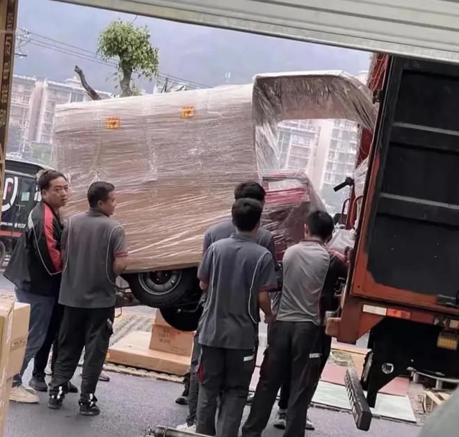 快递员抱怨网友啥都买不管自己死活网友：大件不都是走物流吗(图2)