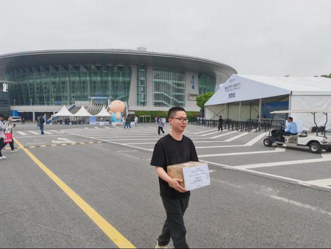 凯发国际首页：再度成为指定独家物流合作伙伴快递100专业力量护航(图1)