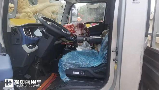 王世元的货运搭档：宽体领航大G-LNG轻卡开启高效运输新体验(图4)