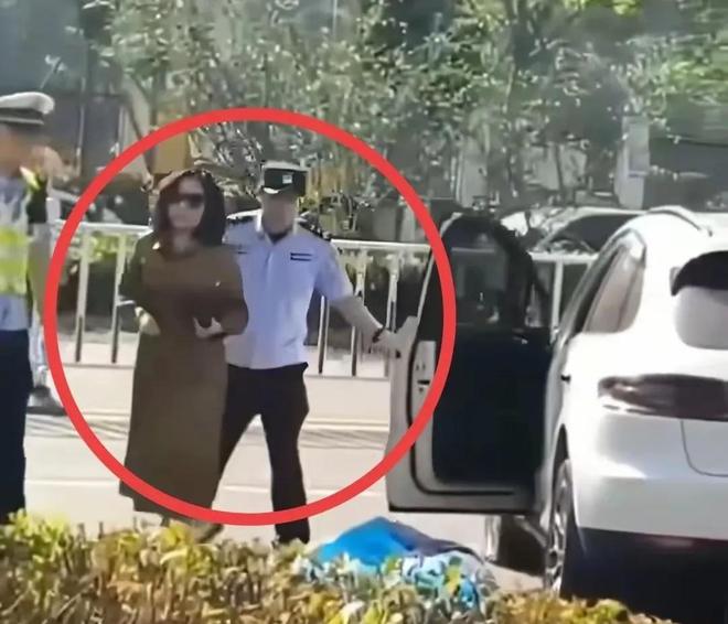 保时捷女司机撞人后续！操作不当造成1死2伤已被刑事拘留。(图5)